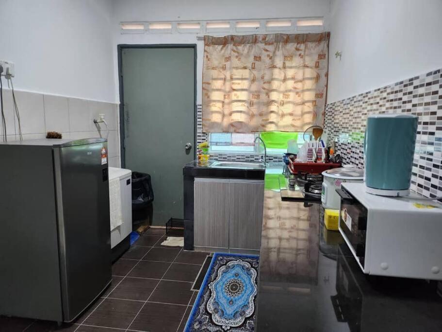 D'Haja 61 Klia Sepang With 3 Airconds & Wifi Villa Banting  Exterior photo